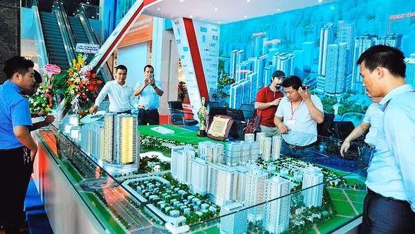 Giá trị trái phiếu phát hành của ngành bất động sản tăng đáng kể trong quý II. Ảnh: NAM ANH