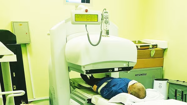 Chụp chẩn đoán hình ảnh tại Bệnh viện K. Ảnh: NAM NGUYỄN