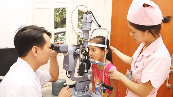 Khám, chữa bệnh tại một bệnh viện ngoài công lập. Ảnh: NAM NGUYỄN