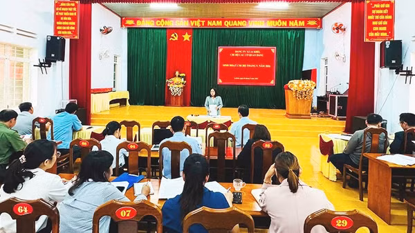 Quang cảnh sinh hoạt chi bộ mẫu chi bộ các cơ quan Đảng xã Ia Krêl.