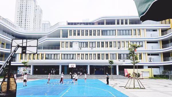 Trường PTTH Hoàng Quán Chi vừa hoàn thành chuẩn bị đón học sinh năm học 2026-2027. Ảnh: NAM NGUYỄN