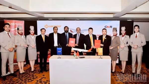 Tập đoàn Sun Group đã ký biên bản ghi nhớ (MoU) với GMR Group - nhà vận hành sân bay hàng đầu thế giới của Ấn Độ.