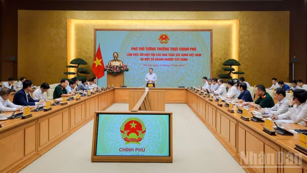 Phó Thủ tướng Thường trực Phạm Gia Túc làm việc với Hiệp hội các Nhà thầu xây dựng Việt Nam, tìm cơ chế, tạo điều kiện để nhà thầu Việt Nam nâng cao năng lực, từng bước đảm nhận vai trò tổng thầu, tổng thầu EPC.
