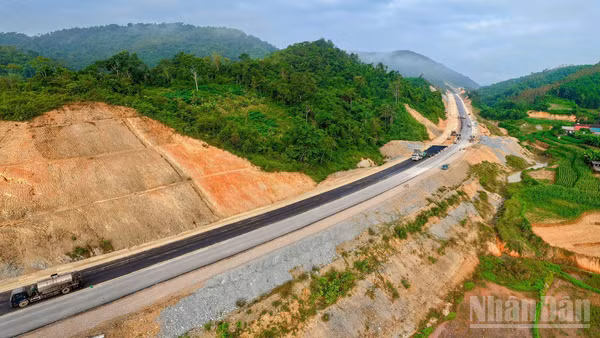Một dự án hạ tầng lớn có thể gồm nhiều lĩnh vực chuyên sâu, từ thiết kế, xây dựng, cơ điện đến ITS (giao thông thông minh), chiếu sáng, an toàn giao thông và các hệ thống công nghệ. (Ảnh: TRANG LIÊN)