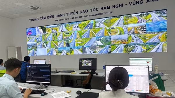 Trung tâm Điều hành tuyến cao tốc Hàm Nghi-Vũng Áng. (Ảnh: KHÁNH HỒNG)