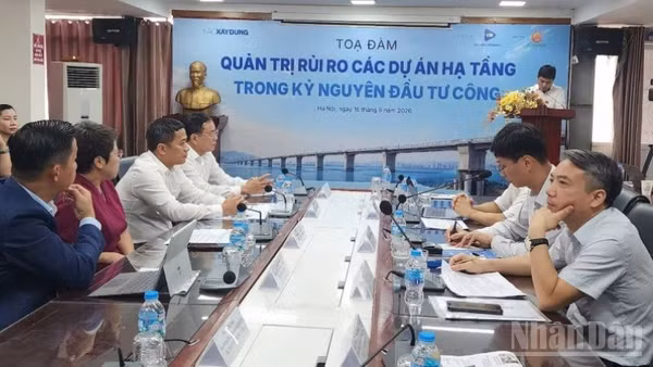 Tọa đàm "Quản trị rủi ro các dự án hạ tầng trong kỷ nguyên đầu tư công" do Báo Xây dựng tổ chức sáng 16/9 tại Hà Nội. (Ảnh: HẢI MINH)