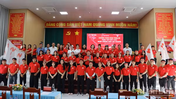 Quang cảnh Lễ khai mạc chương trình “Hành trình đỏ” và Ngày hội hiến máu tình nguyện “Giọt hồng đất An Giang” năm 2026. 
