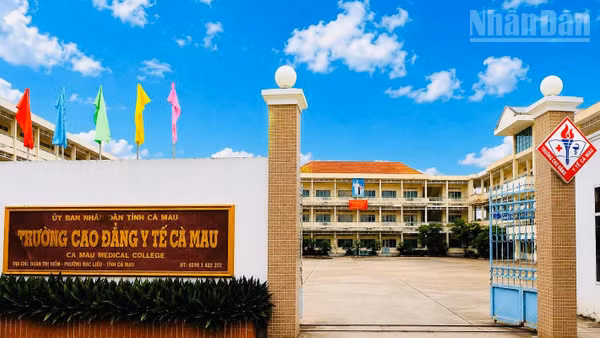 Tỉnh Cà Mau vừa chính thức sáp nhập 2 Trường cao đẳng Y tế Cà Mau và Bạc Liêu thành Trường cao đẳng Y tế Cà Mau. (Ảnh: TRỌNG DUY)