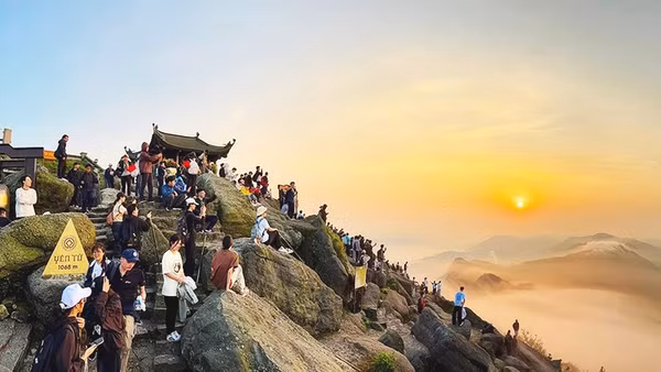 Yên Tử đón 1 triệu lượt khách trong bốn tháng đầu năm. 