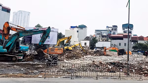 Khu vực giải tỏa phục vụ dự án đường vành đai 2 (Hà Nội). Ảnh: HẢI NAM
