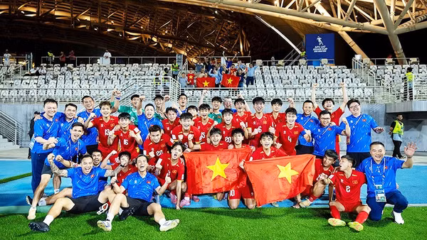 U17 Việt Nam giành vé dự World Cup và dấu ấn thầm lặng của bầu Hiển