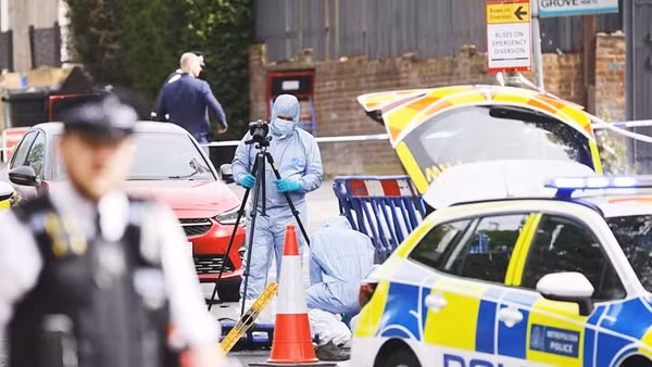 Cảnh sát phong tỏa hiện trường tại London. Ảnh: EPA