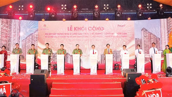  Lễ khởi công dự án nhà ở cho lực lượng vũ trang Công an nhân dân tại lô đất C2, D1 thuộc khu dân cư 28 ha, xã Hiệp Phước. 