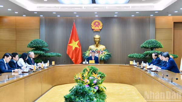 Quang cảnh cuộc điện đàm giữa Thủ tướng Lê Minh Hưng với Thủ tướng Đức Friedrich Merz. (Ảnh: THANH GIANG)