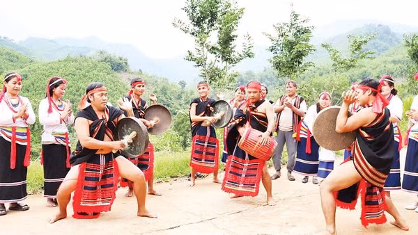 Đấu chiêng, bộ môn nghệ thuật có giá trị đặc sắc nổi bật, riêng có của dân tộc Co Trà Bồng.