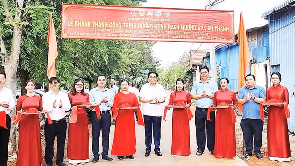 Khánh thành công trình giao thông nông thôn tại xã Bến Lức, góp phần xây dựng nông thôn mới kiểu mẫu trong giai đoạn mới.