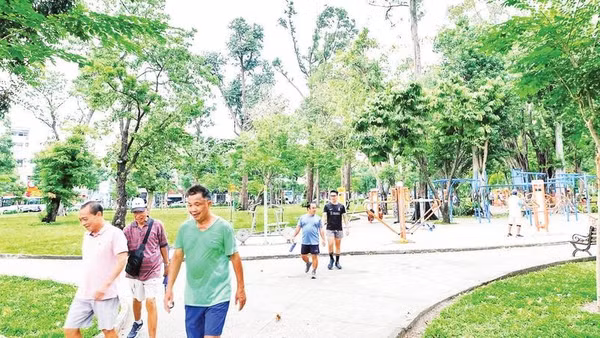 Dự án bãi đậu xe ngầm tại Công viên Lê Văn Tám góp phần giải quyết chỗ đỗ xe cho khu vực trung tâm thành phố (Ảnh THẾ ANH)