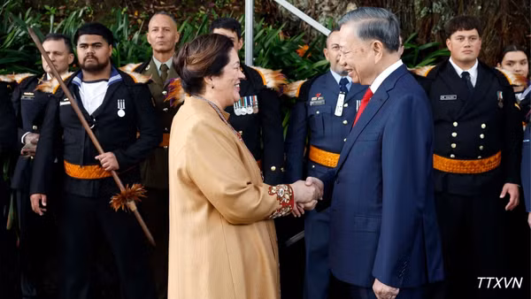 Toàn quyền New Zealand Cindy Kiro đón Tổng Bí thư, Chủ tịch nước Tô Lâm. (Ảnh: Thống Nhất/TTXVN)
