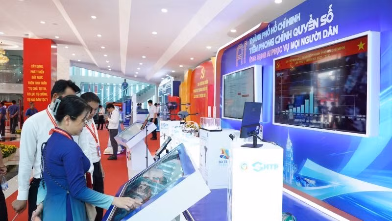 Không gian triển lãm sản phẩm công nghệ tại Học viện cán bộ Thành phố Hồ Chí Minh (Ảnh : Thế Anh)