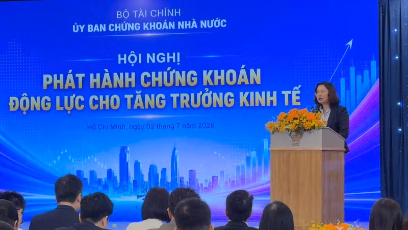 Chủ tịch Ủy ban Chứng khoán Nhà nước Vũ Thị Chân Phương phát biểu ý kiến tại Hội nghị “Phát hành chứng khoán - Động lực cho tăng trưởng kinh tế” tại Thành phố Hồ Chí Minh.