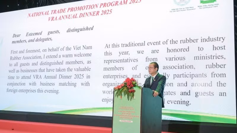 Ông Lê Thanh Hưng, Chủ tịch Hiệp hội Cao-su Việt Nam, Tổng Giám đốc Tập đoàn Công nghiệp Cao-su Việt Nam (VRG), phát biểu tại hội nghị.