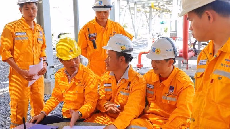 Cán bộ, công nhân họp triển khai công việc tại Kho cảng PV GAS – Vũng Tàu