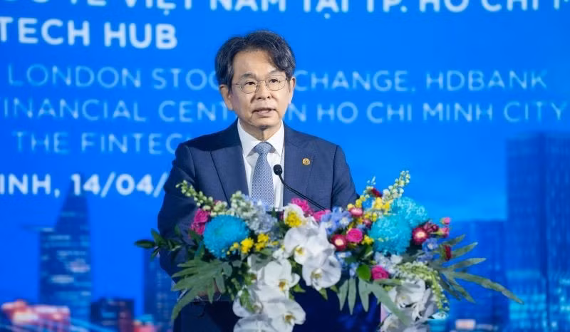 h2-chu-tich-hd-bank.jpg