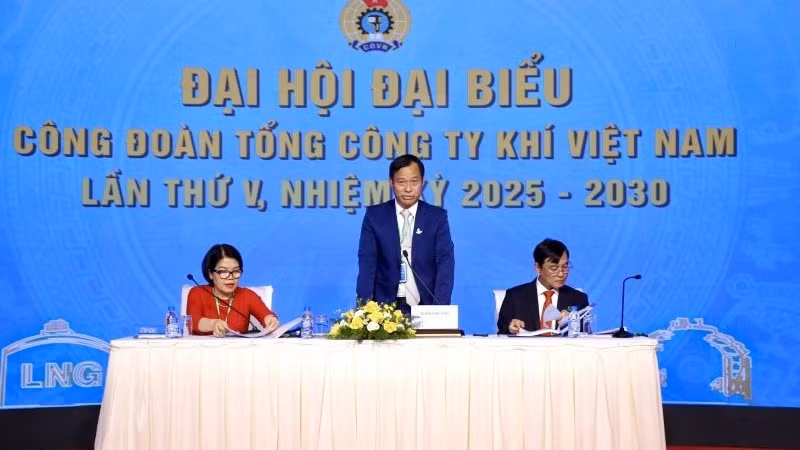 Đoàn Chủ tịch điều hành đại hội.