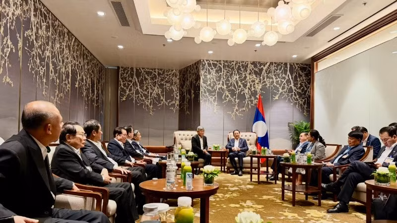 lanh-dao-vrg-dien-kien-thu-tuong-chinh-phu-lao-sonexay-siphandone-khang-dinh-cam-ket-dau-tu-lau-dai-hieu-qua-tai-lao-7790.jpg