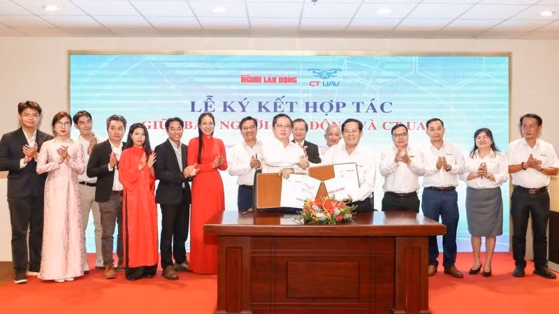 Lễ ký kết hợp tác giữa CT UAV và Báo Người Lao Động.