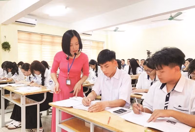 Giờ ôn thi tại Trường THPT Lê Văn Thịnh.