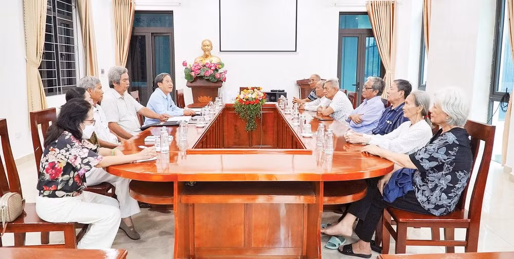 Các thành viên Đội Biệt động học sinh thị xã Cao Lãnh trong một lần họp mặt.