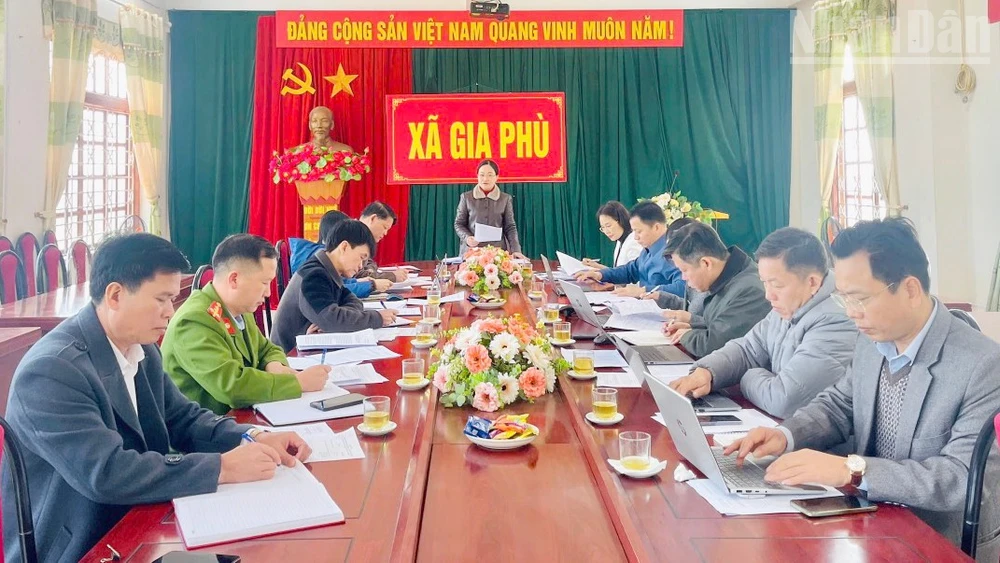 Đoàn giám sát tỉnh Sơn La làm việc và kiểm tra công tác chuẩn bị bầu cử tại xã Gia Phù.