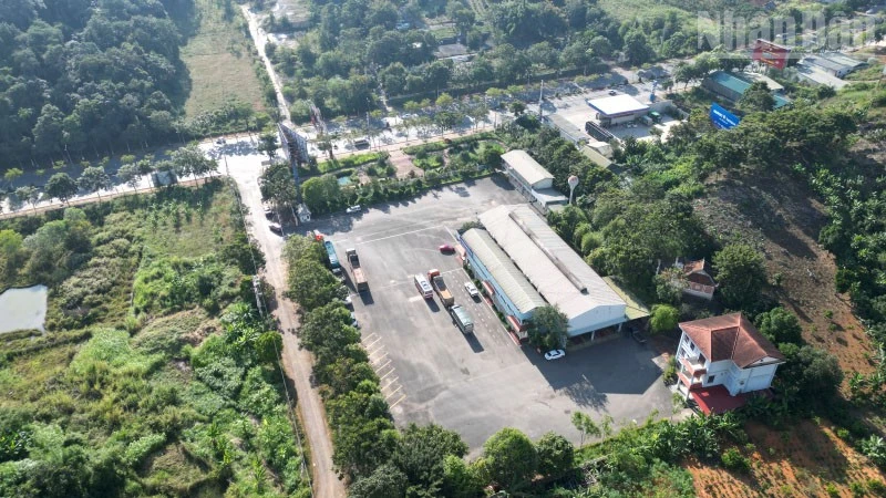 Trung tâm Đăng kiểm xe cơ giới Sơn La, mã số 2601D của Công ty cổ phần kiểm định phương tiện vận tải Sơn La tại bản Noọng La, phường Chiềng Sinh, tỉnh Sơn La.