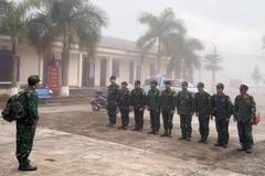 Cán bộ chiến sĩ Đồn Biên phòng Thu Lũm trước giờ tuần tra.