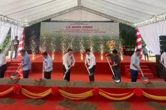 Lãnh đạo tỉnh Lai Châu thực hiện nghi thức khởi công dự án.