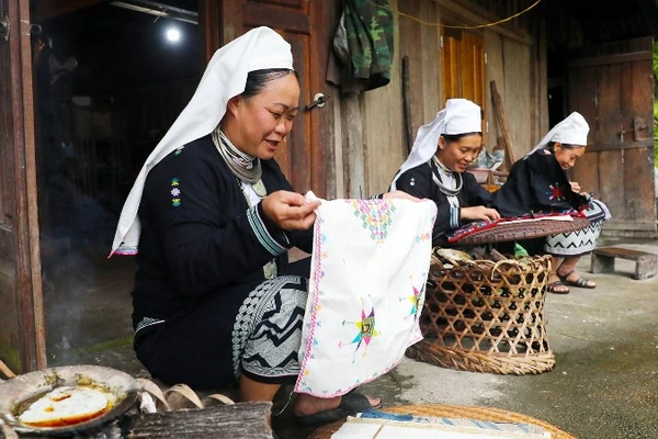 Giữ bản sắc để phát triển du lịch bền vững