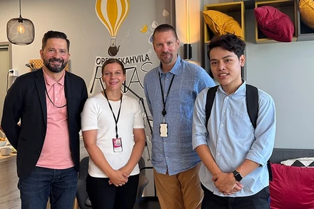 Sinh viên Việt Nam và các giáo viên Trường Nghề dành cho người trưởng thành Thành phố Tampere (TAKK, Phần Lan).