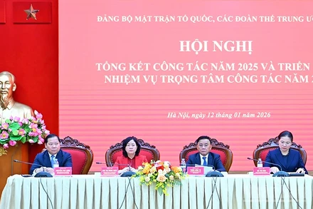 Các đồng chí chủ trì hội nghị.