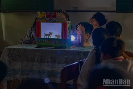 Lớp học STEAM đặc biệt với các học liệu được tái chế từ thùng, bìa carton tại trường tiểu học Lý Tự Trọng, thành phố Đà Nẵng.