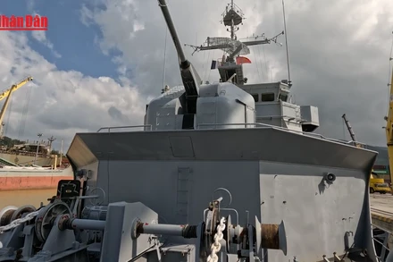 [Video] 75 phút trên tàu hải quân Pháp đang thăm cảng Tiên Sa