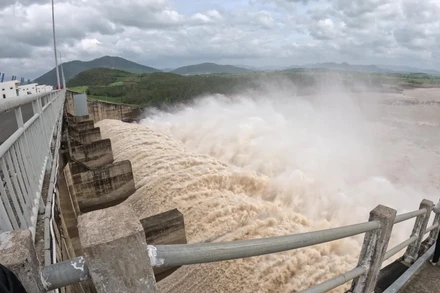 [Video] Thuỷ điện Sông Ba Hạ đưa mức nước hồ chứa về "mức đón lũ" trước đợt mưa lớn