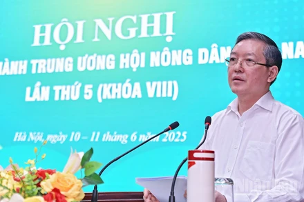 Chủ tịch Hội Nông dân Việt Nam Lương Quốc Đoàn điều hành hội nghị.