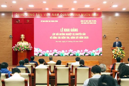 Toàn cảnh lễ khai giảng lớp bồi dưỡng.