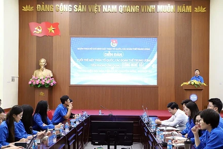 Đông đảo bạn trẻ tham dự Diễn đàn.