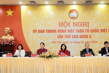 Các đồng chí chủ trì hội nghị.