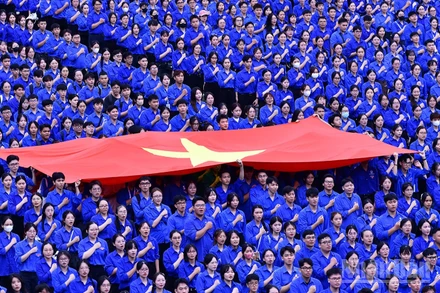 Gần chín nghìn tình nguyện viên Thủ đô phục vụ sự kiện A80 có mặt tại sân vận động Hàng Đẫy (Hà Nội).