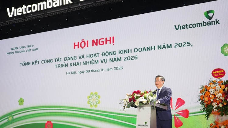 Đồng chí Nguyễn Thanh Tùng, Ủy viên Ban Chấp hành Đảng bộ Chính phủ, Bí thư Đảng ủy, Chủ tịch Hội đồng Quản trị Vietcombank khai mạc Hội nghị tổng kết công tác Đảng và hoạt động kinh doanh năm 2025, triển khai nhiệm vụ năm 2026.