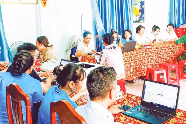 Mô hình Trung tâm Phục vụ hành chính công lưu động của Ủy ban nhân dân phường Đô Vinh (tỉnh Khánh Hòa) đã thật sự đưa chính quyền đến gần dân hơn.