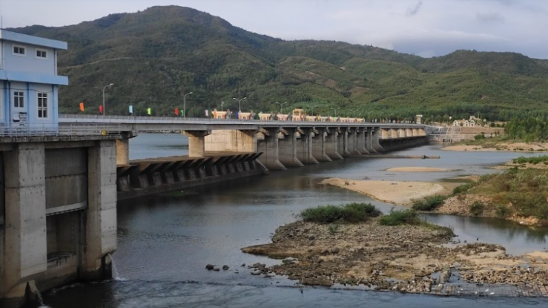 Đập dâng Văn Phong.
